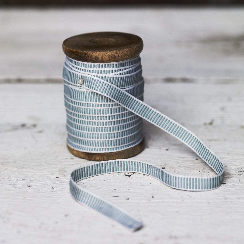 Pin-stripe ribbon spool